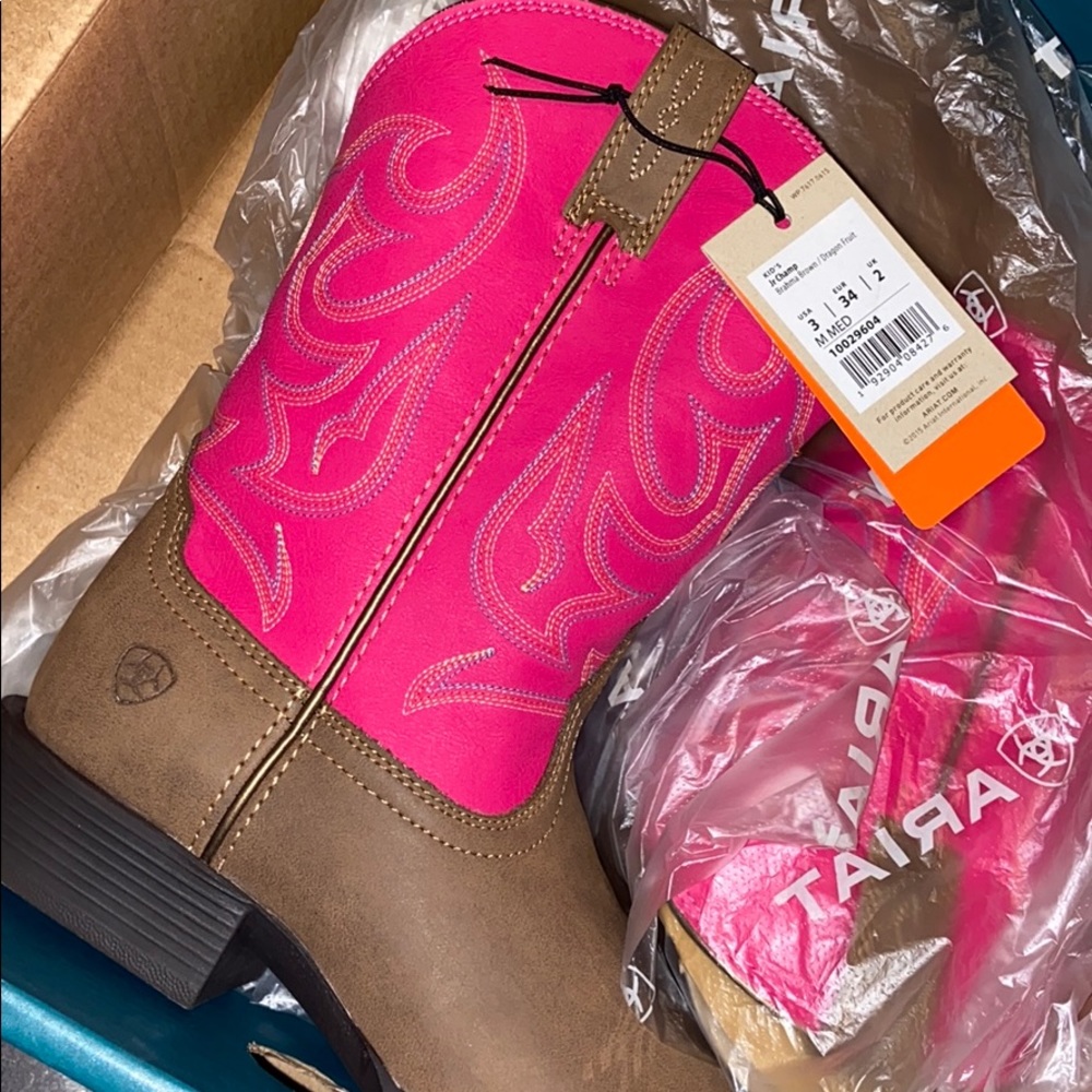 Brand new girl Ariat boots